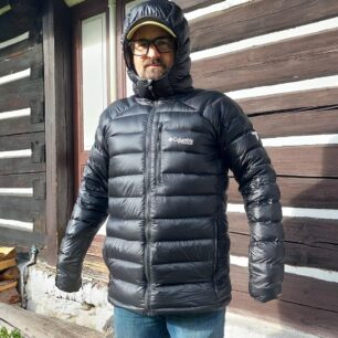 Rukávy se dají v případě chladu přetáhnout přes ruce - COLUMBIA MEN'S ARCTIC CREST™ DOWN HOODED JACKET