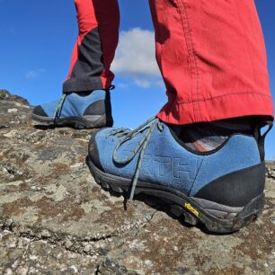S Northfinder MERU1 na skále v Českém Středohoří