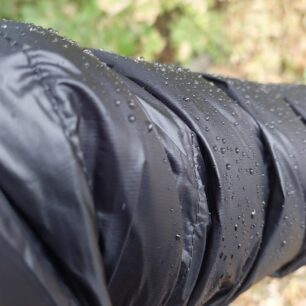 Vodoodpudivá vrstva Omni-Shield funguje