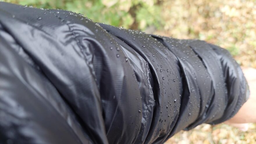 Vodoodpudivá vrstva Omni-Shield funguje