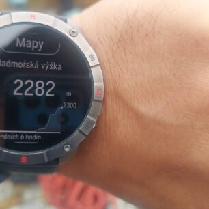 Aktuální nadmořská výška, kterou je možno ihned jednoduše kalibrovat - POLAR GRIT X2 PRO