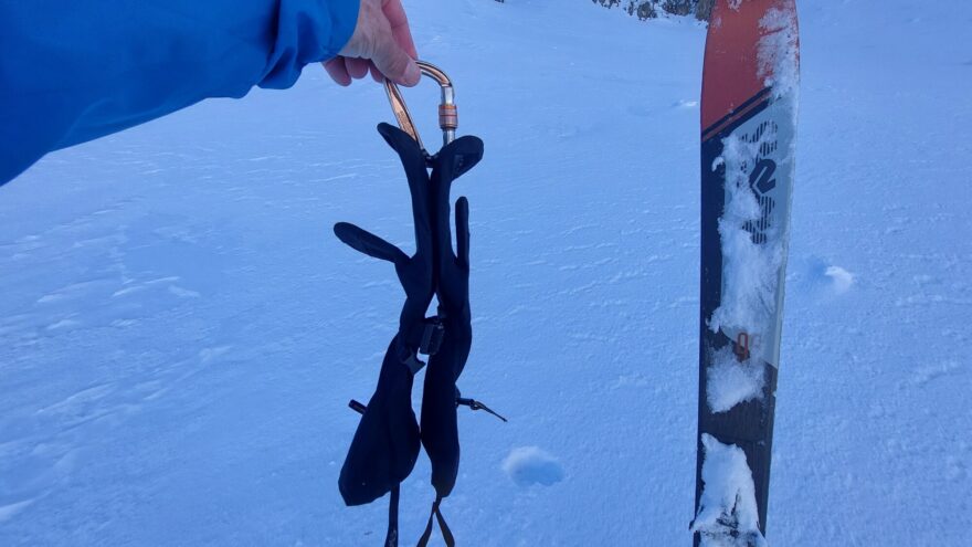 Pro zavěšení na sedák se hodí extra poutka - WARMPEACE PALČÁKY