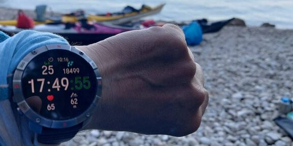 RECENZE: POLAR GRIT X2 PRO – ELEGANTNÍ OUTDOOROVÝ DRSŇÁK