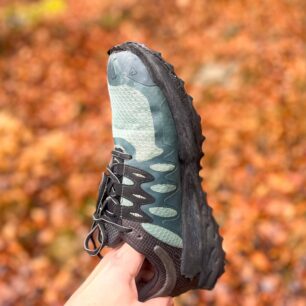 Opravená nízká bota prostředkem Shoe Glu