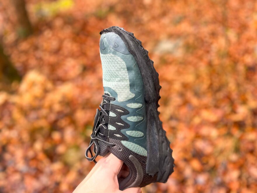 Opravená nízká bota prostředkem Shoe Glu