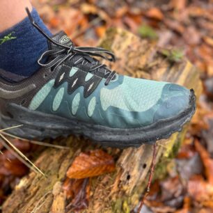 Opravená nízká bota prostředkem Shoe Glu - po obutí