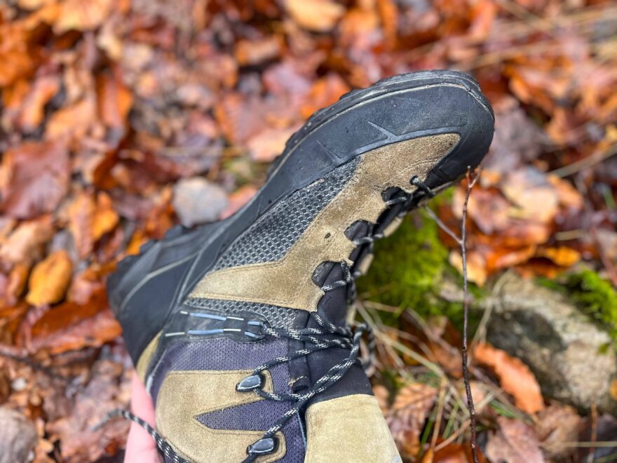 Opravená vysoká bota prostředkem Shoe Glu