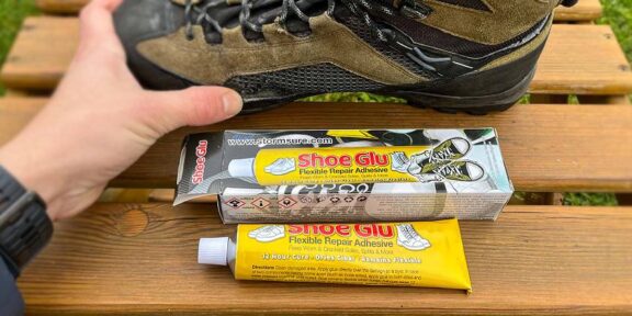 RECENZE: STORMSURE SHOE GLU, NEOPRENE QUEEN A OUTDOOR CLOTHING REPAIR KIT – KDYŽ SE VYBAVENÍ ROZHODNE, ŽE TO VZDÁ… ALE TY NE