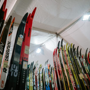 Lyže připravené na Jizerskou 50