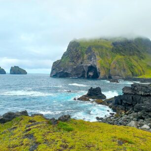 Vestmanské ostrovy najdete asi deset kilometrů jižně od pobřeží Islandu