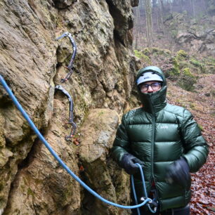 Kapuci je možno přetáhnout i přes lezeckou helmu -ZAJO ALTO MEN'S WINTER DOWN JACKET