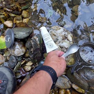 Decentní pěna mycího přípravku Sjö&Hav