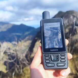 Displej je čitelný i na ostrém slunci