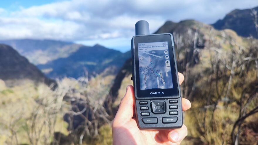 Displej je čitelný i na ostrém slunci