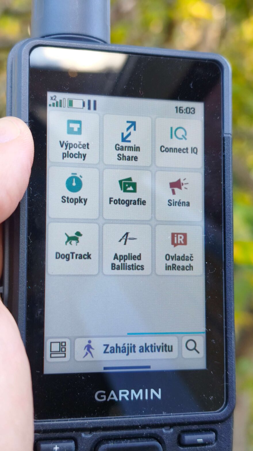 Předinstalovaných aplikací je celá řada a jistě z nich jsou některé užitečné a usnadní vám život
