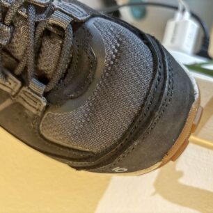 Osobně se mi nelíbilo designové zpracování, zejména švy na špičce