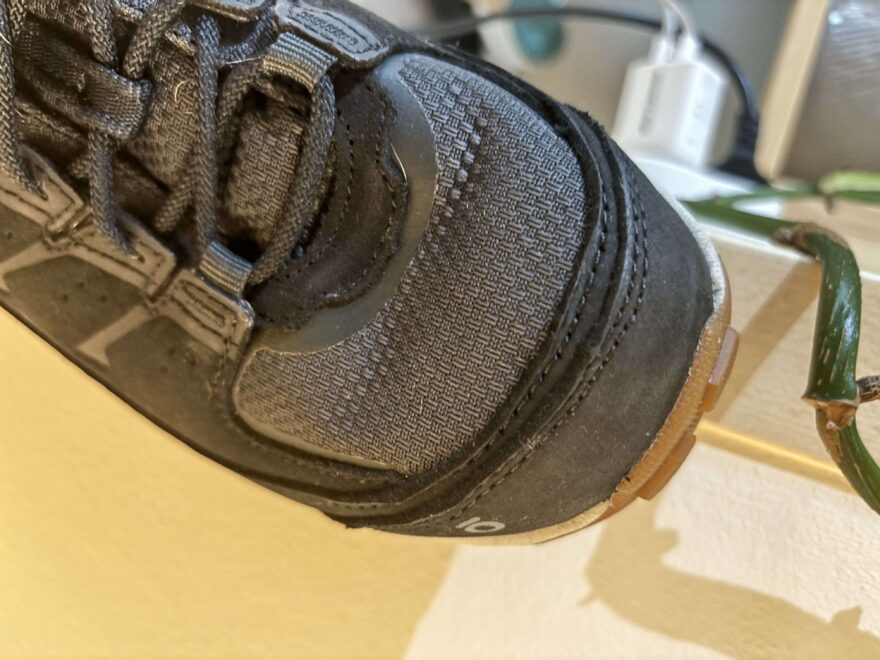 Osobně se mi nelíbilo designové zpracování, zejména švy na špičce