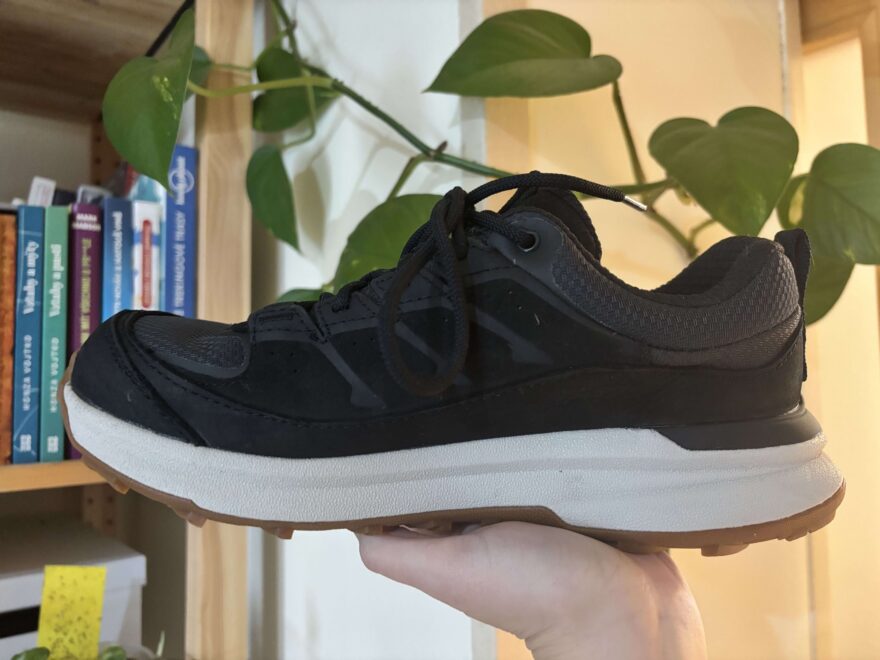 Po celém obvodu jsou zpevněné části odolné proti ostrým kamenům