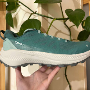 Pohled na vnější stranu a design bot OBOZ KATABATIC LT LOW