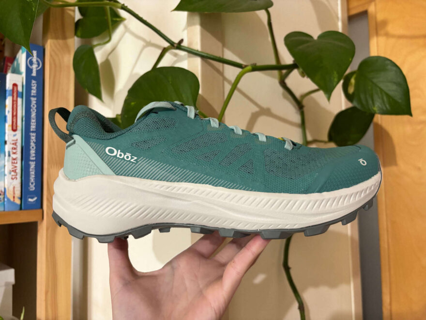 Pohled na vnější stranu a design bot OBOZ KATABATIC LT LOW