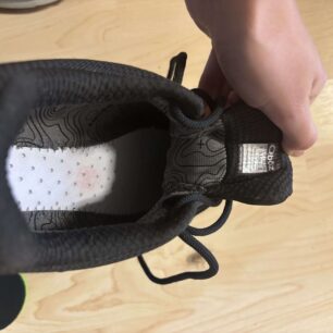 S jazykem jsem měla poměrně problém, nepodařilo se mi ho nastavit tak, aby mě netlačil na nártu