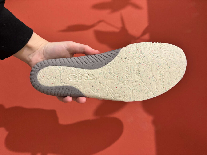 Stélka v botě OBOZ KATABATIC LT LOW je z recyklovaných materiálů