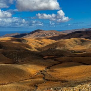650 KM PĚŠKY PŘES SEDM KANÁRSKÝCH OSTROVŮ