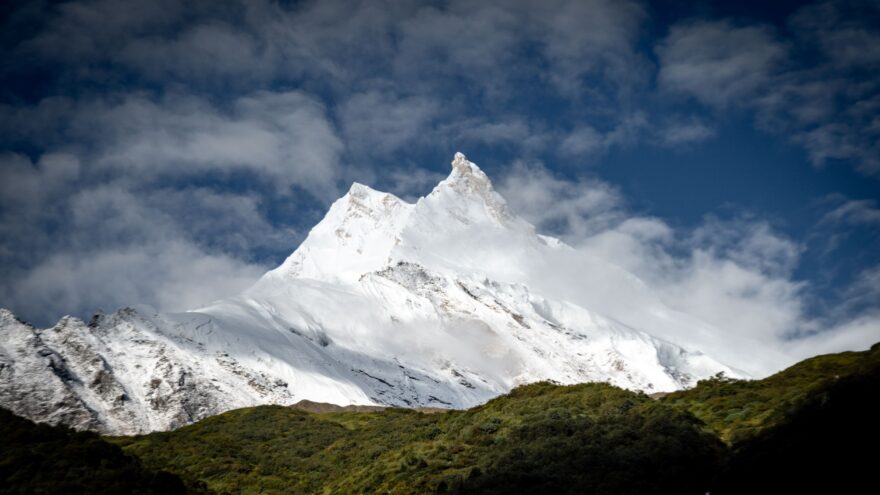 Manaslu: Toaleta, fronty a zamrzlé brýle (Průvodce ztráty důstojnosti na osmitisícovce...)