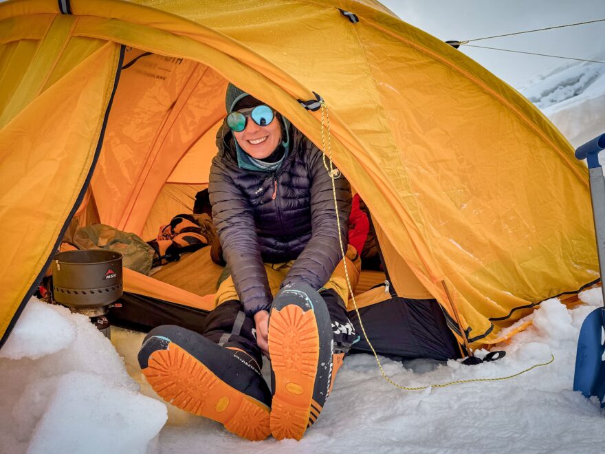 Manaslu: Toaleta, fronty a zamrzlé brýle (Průvodce ztráty důstojnosti na osmitisícovce...)