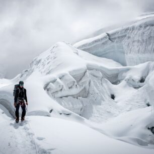 Manaslu: Toaleta, fronty a zamrzlé brýle (Průvodce ztráty důstojnosti na osmitisícovce...)