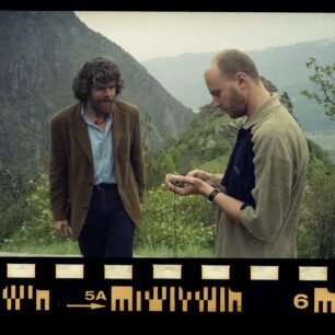 Natáčení seriálu Svět podle Reinholda Messnera. Petr horký a Reinhold Messner v roce 2002 na hradě Juval.