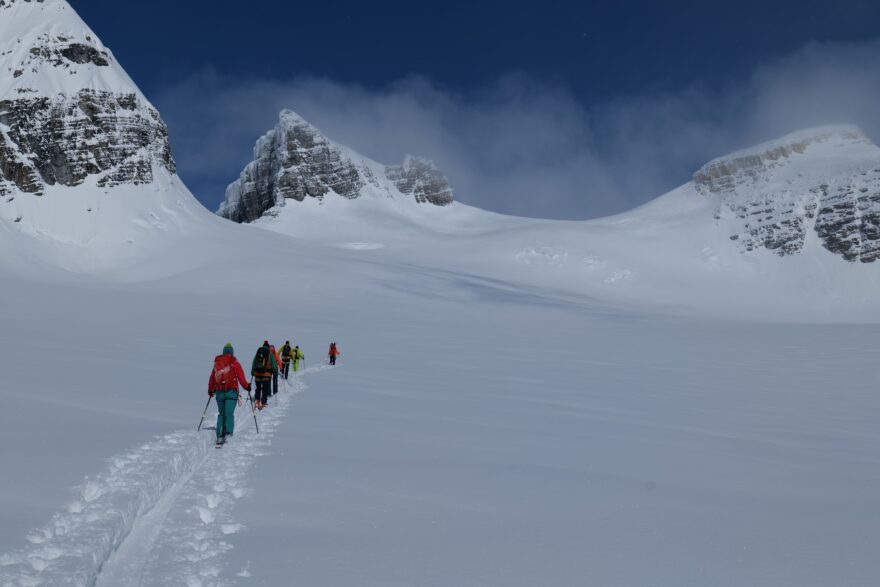 Icefall Traverse a skialp v Britské Kolumbii. Kanadská varianta skialpinistické Haute Route bez lidí