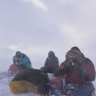 Svačina během pochodu – Špicberky 2014