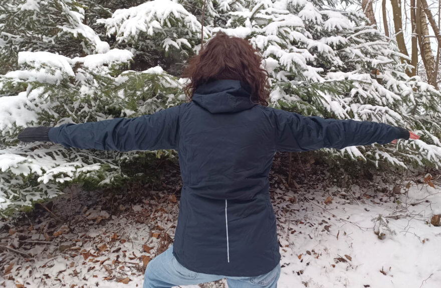 Další výhodou 2,5 vrstvé bundy Northkit Pro 1 je její elastičnost, která v ní umožňuje svobodně se hýbat všemi směry