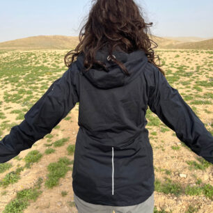 Díky reflexním prvkům na zádech jste s bundou Nortkit Pro 1 dobře vidět i za tmy a zhoršených světelných podmínek