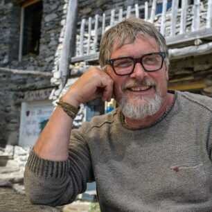 Pietro Zanoli hospodaří na chatě Capanna Nimi od roku 1999. My zde trávíme první noc.