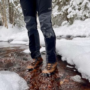 Testování bot Alpina Tundra ve vodě při -18 °C