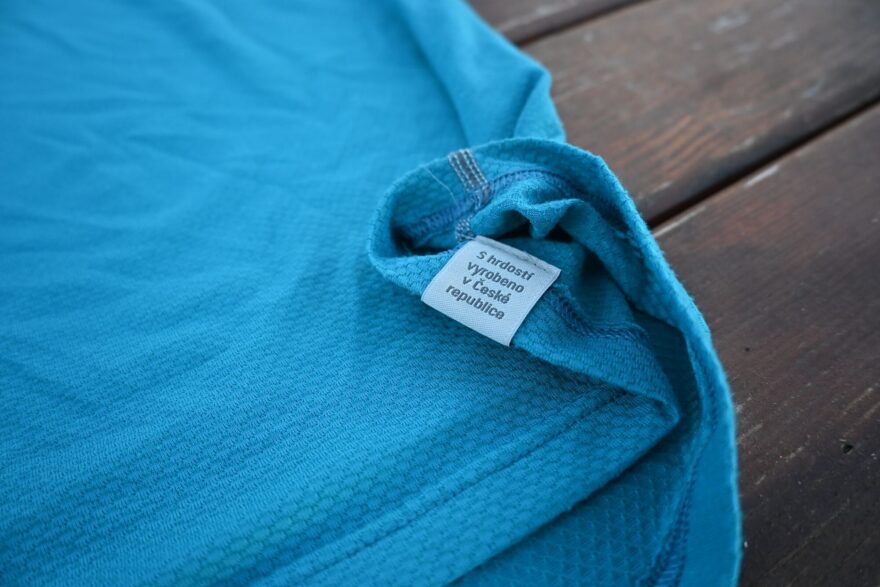 Rubová strana etikety na spodním lemu trika Nanosilver Ultralight