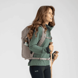 Vrchní vrstvu tvoří bunda ZAJO Aera.