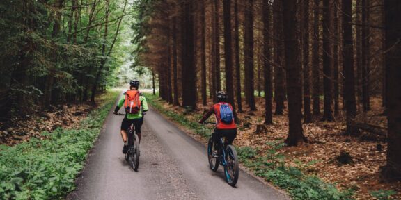 Od starého hradu k novodobému: horská cykloturistika na středním Pohroní