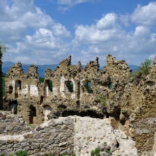 Starobylý hrad Šášov