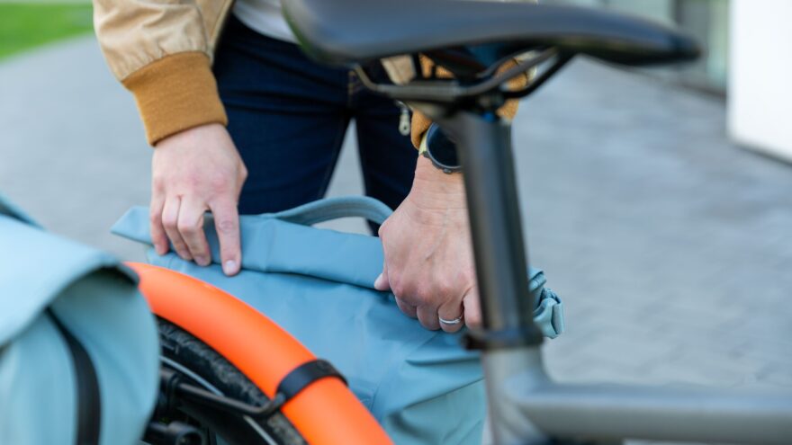 Rolovací vrch u Thule Shield Pannier