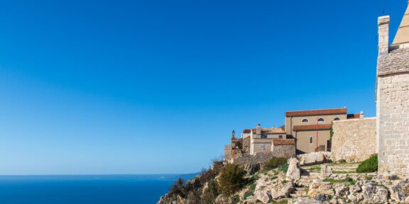 Ráj pro pěší turistiku na ostrovech Cres a Lošinj: Průvodce po nejlepších trasách na chorvatských ostrovech