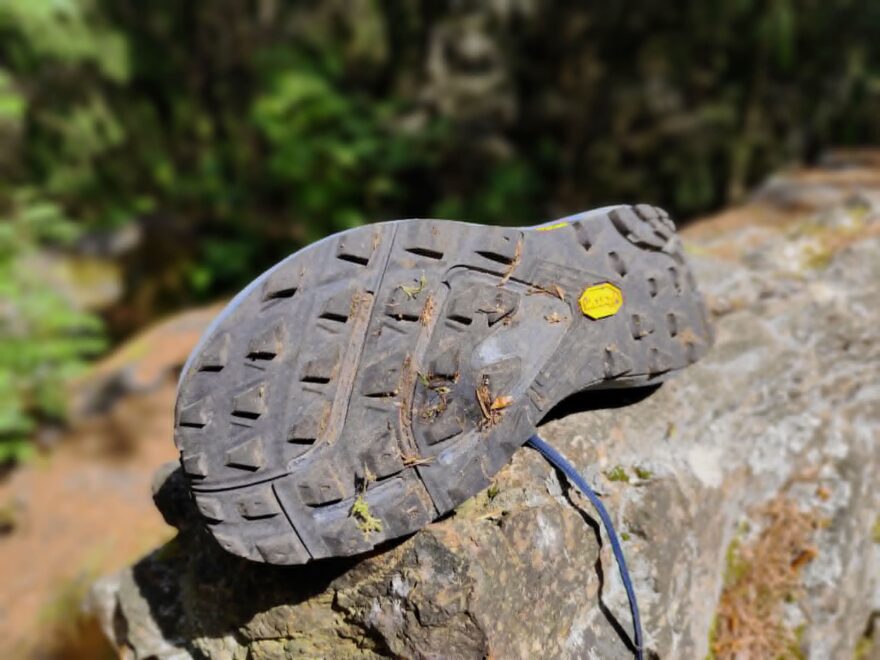 Podrážka Vibram s výborným gripem a trakcí na většině povrchů