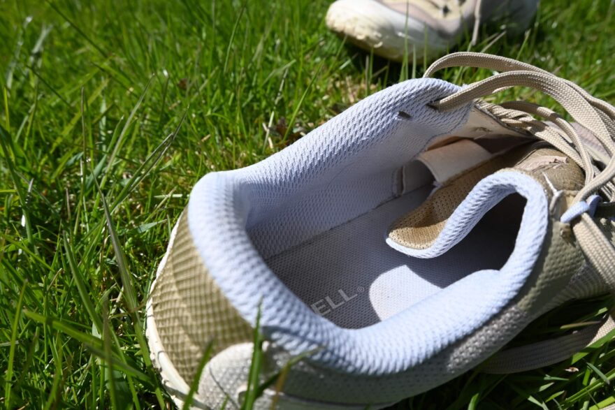 Detail konstrukce jazyka bot Merrell Vapor Glove 7