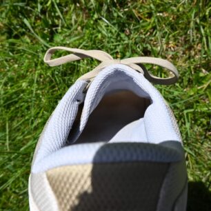 Konstrukce boty a zejména jayzyka by mě být z této fotografie zřejmá - Merrell Vapor Glove 7