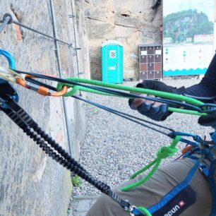 Nasazení smyčky Black Diamond Infinity Cord jako prusíku při lanových technikách