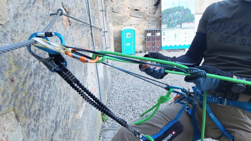 Nasazení smyčky Black Diamond Infinity Cord jako prusíku při lanových technikách