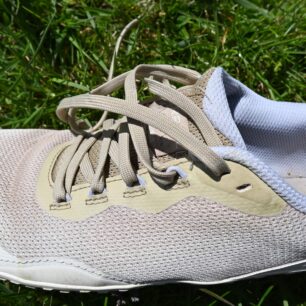 Svršek skvěle dýchá a byly na něj použity recyklované materiály - Merrell Vapor Glove 7
