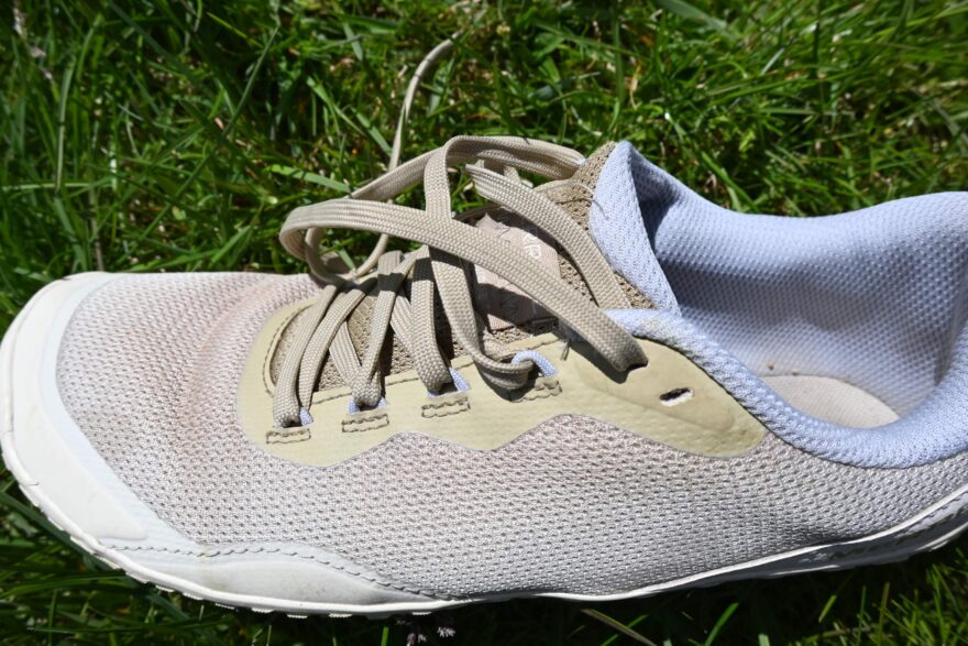 Svršek skvěle dýchá a byly na něj použity recyklované materiály - Merrell Vapor Glove 7